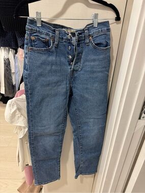 Levi’s Classic High-Rise Women’s Jeans in Medium Blue